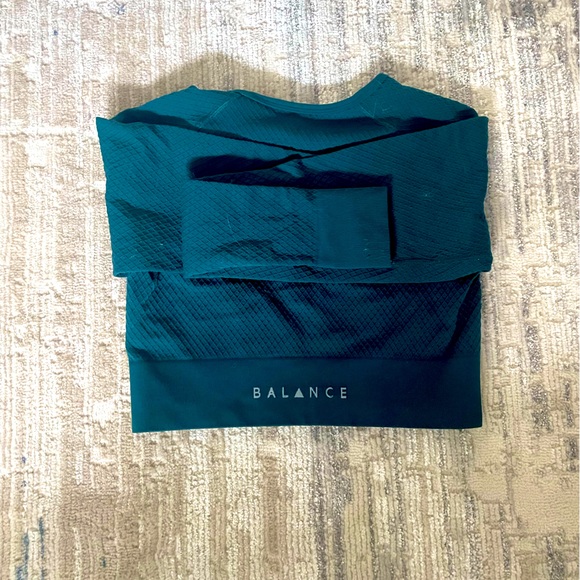BALANCE Athletic Long Sleeve Crop Top - Picture 3 of 3